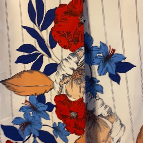 WHITE STRIPE FLORAL TOP!! - Picture 4 of 8